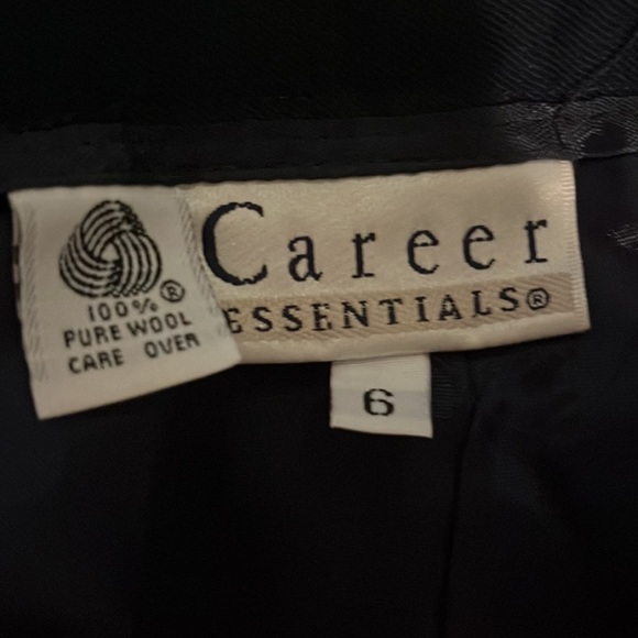 Career Essentials navy trousers. Size 6. - Picture 3 of 3